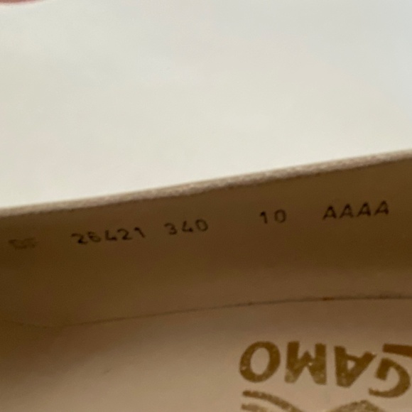 Ferragamo Women's Pumps Excellent Condition - Picture 3 of 5